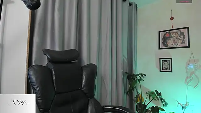 Vanessarte  online show from February 3, 10:45 pm