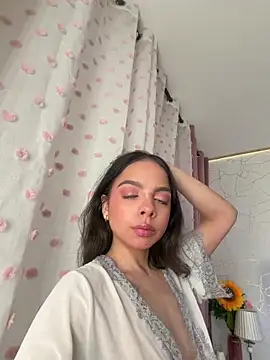 BambiRoses online show from May 11, 5:53 am