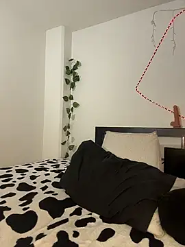 Dollkat online show from March 4, 4:30 am