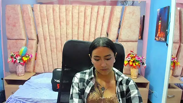 Miaa Thopmson  online show from February 27, 9:25 pm