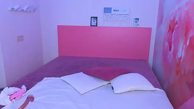 LuxSiren online show from April 11, 6:30 am