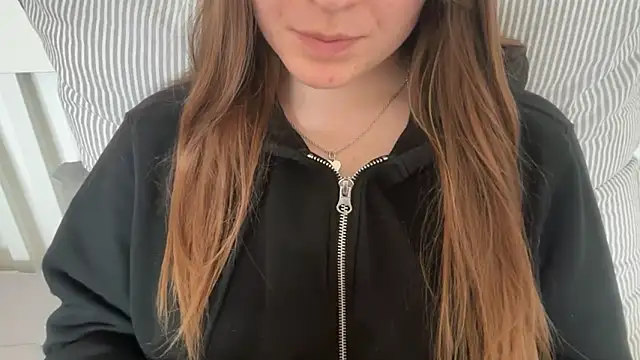Lucyschickt online show from June 15, 10:59 am