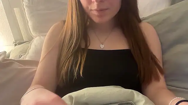 Lucyschickt online show from February 20, 4:52 pm