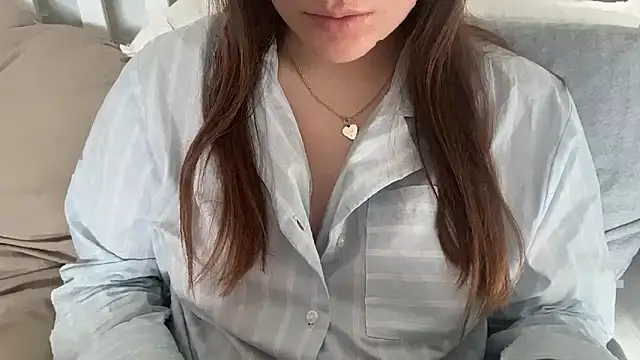 Lucyschickt online show from April 6, 6:47 am