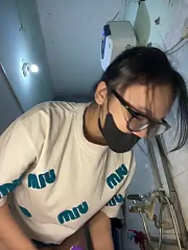 Leeeiuu online show from February 1, 3:00 pm