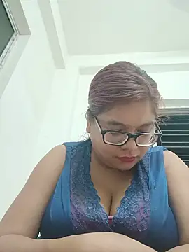 Elie Hallway online show from July 17, 6:44 pm