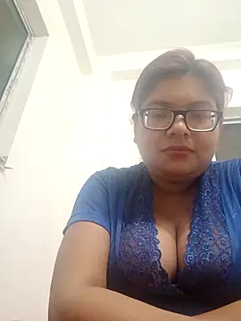 Elie Hallway online show from February 28, 6:51 pm