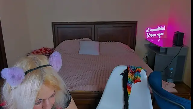 hannah kitty punk online show from April 13, 8:09 pm