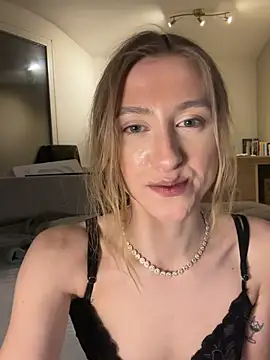 romyxxs online show from February 20, 1:04 am