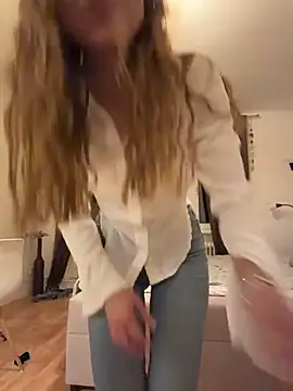 romyxxs online show from April 4, 12:09 am