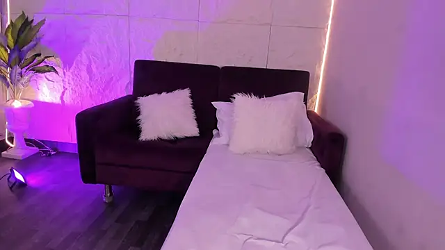 Yalezka  online show from February 11, 2:18 pm