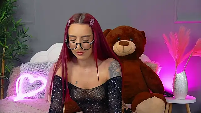 CrystalRedd online show from April 9, 6:19 am