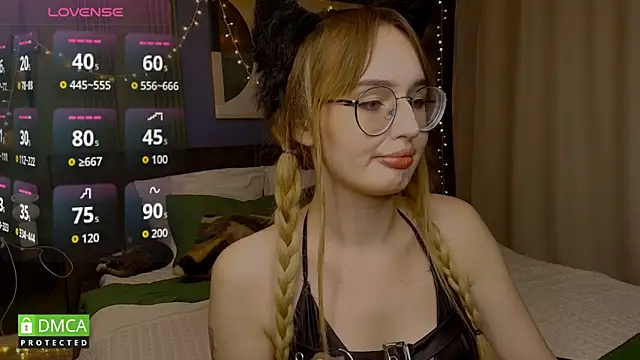 AdeLuna online show from February 8, 10:23 pm