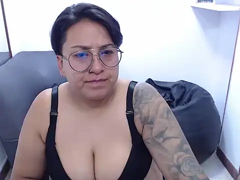 Normani Bates online show from February 3, 12:54 pm