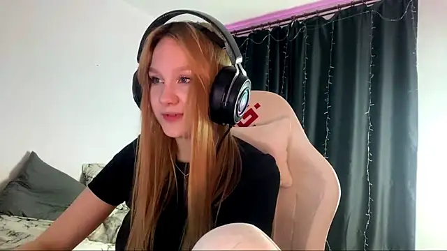 axin burnell online show from April 10, 5:19 pm