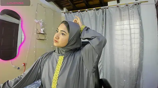 SamiraAwada online show from April 11, 7:17 pm