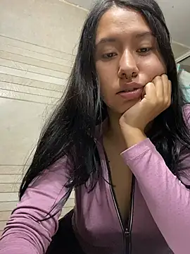 Alana Nicholson online show from February 21, 9:15 pm