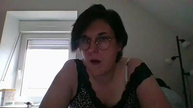 OIseauNoir88 online show from March 22, 8:53 am