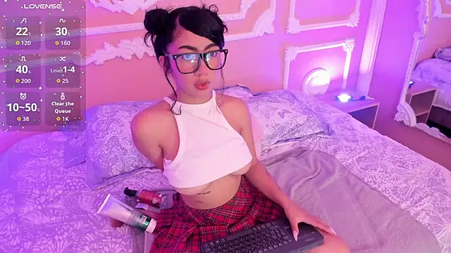 LiaLovet online show from March 2, 7:20 pm