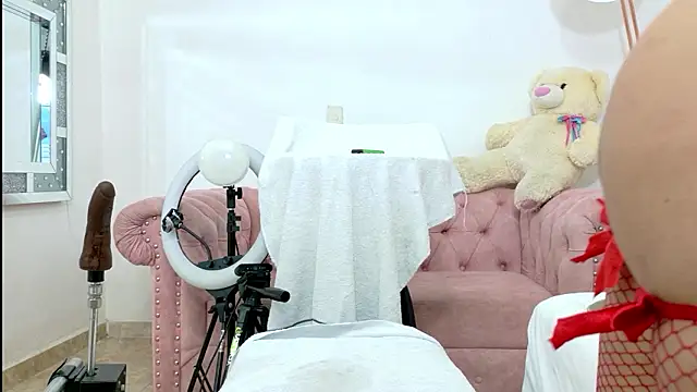 Ashley Jonness  online show from February 15, 7:51 am