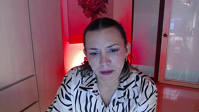 milfsecret69 online show from April 15, 1:44 pm