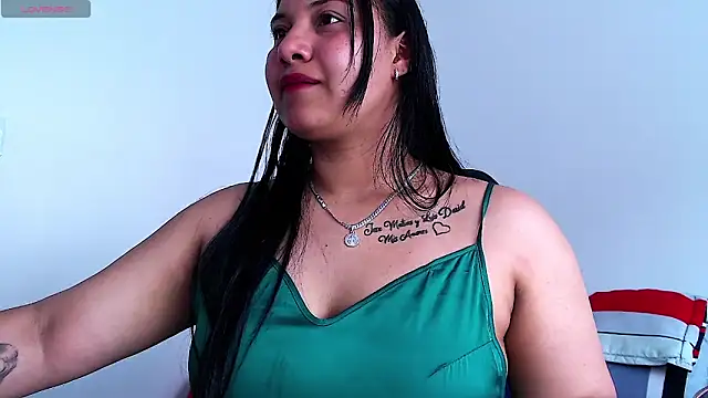 emily-rousee- online show from February 14, 6:43 pm