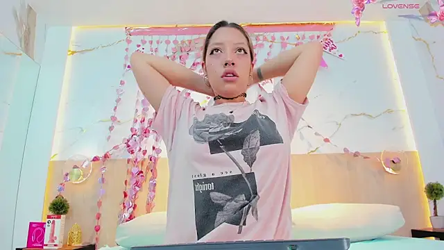 rebecca ponce  online show from February 16, 7:03 pm