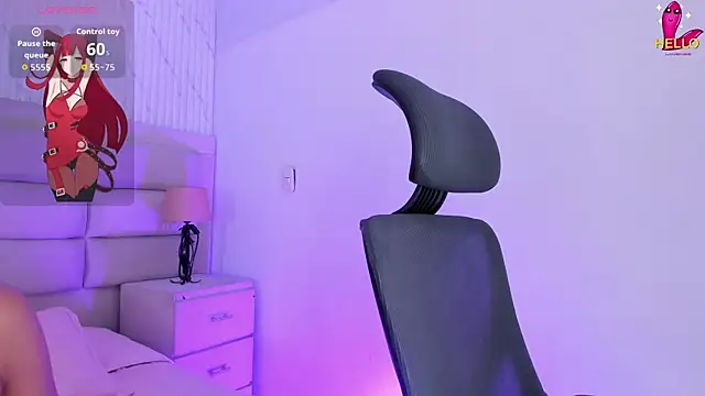 CarolineFyre online show from April 4, 1:43 pm