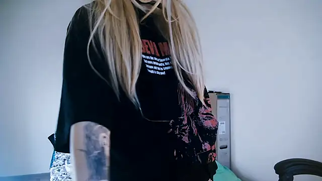 CutieWorm online show from February 9, 11:23 am