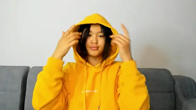 luna yum online show from February 17, 7:13 pm