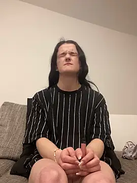 LeonieClaire online show from February 28, 5:12 pm