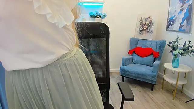 CharlotteKerti online show from June 10, 12:59 pm