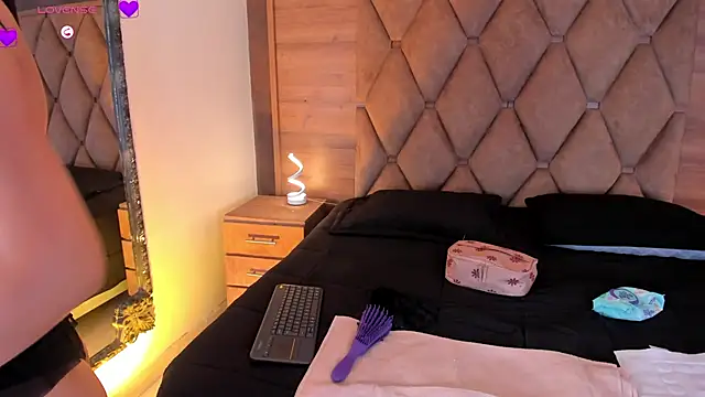 valeriekhaleesi online show from March 21, 8:25 pm