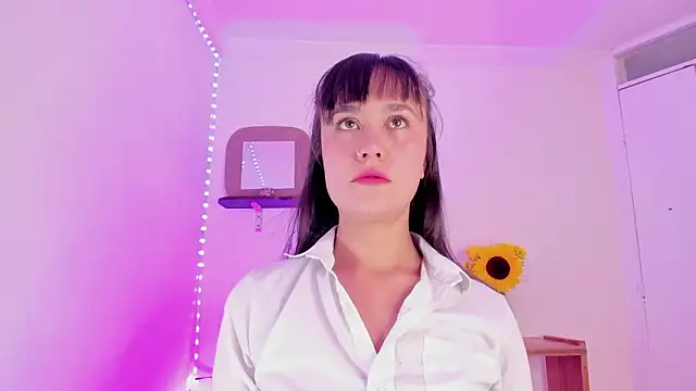 LilaRvsh online show from February 9, 5:04 pm