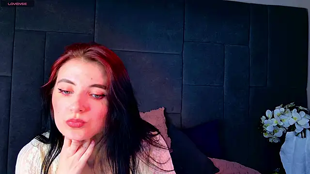 NicoleLuxe online show from May 15, 6:10 pm