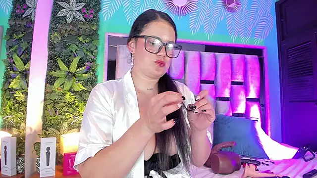 Mari cooper1 online show from May 27, 3:14 am