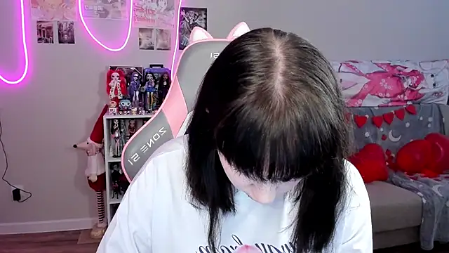 MollysLand online show from February 15, 9:30 am