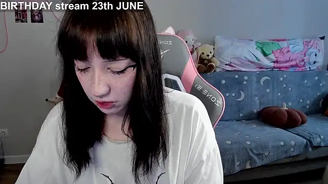 MollysLand online show from June 19, 9:24 am