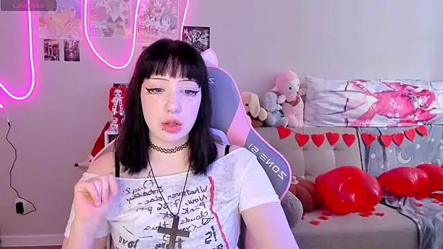 MollysLand online show from February 10, 8:39 am