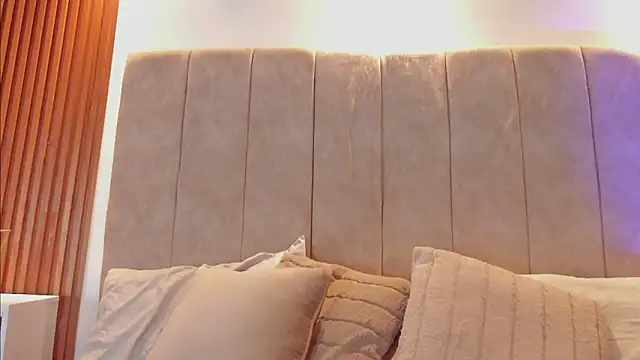  Laura saenz1 online show from February 3, 12:21 pm