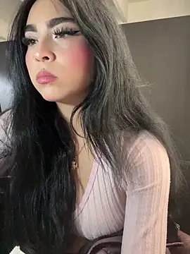 Sara Fernandez  online show from February 6, 2:20 pm