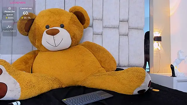 NikkiKros online show from February 19, 5:29 am