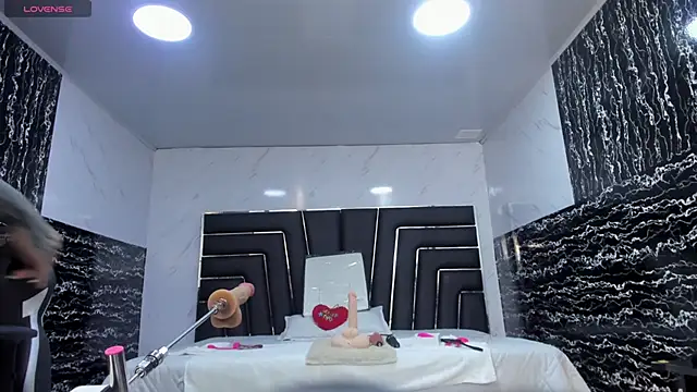 Ladyy Scarlett online show from May 13, 2:39 am