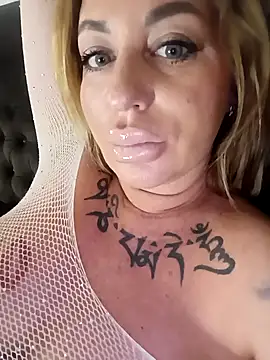 MiaMooly online show from February 21, 5:24 pm