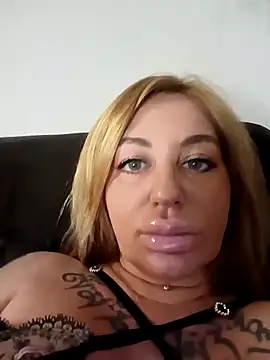 MiaMooly online show from March 26, 6:09 pm