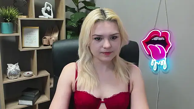 SweetLilyxo online show from March 4, 7:37 am