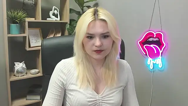 SweetLilyxo online show from April 14, 6:35 am