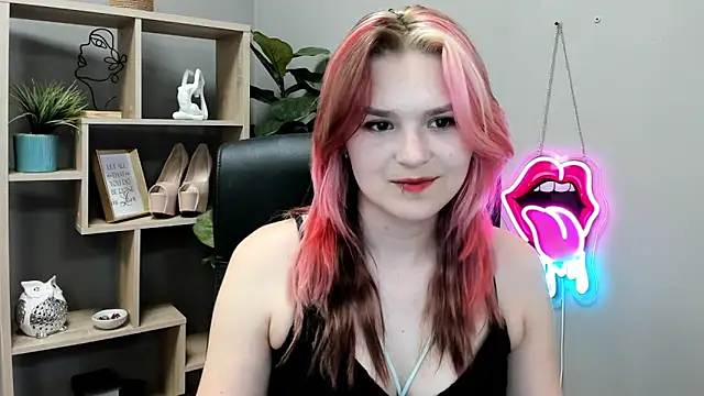 SweetLilyxo online show from June 18, 1:27 pm
