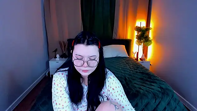 Kira G0ld online show from March 25, 1:11 am