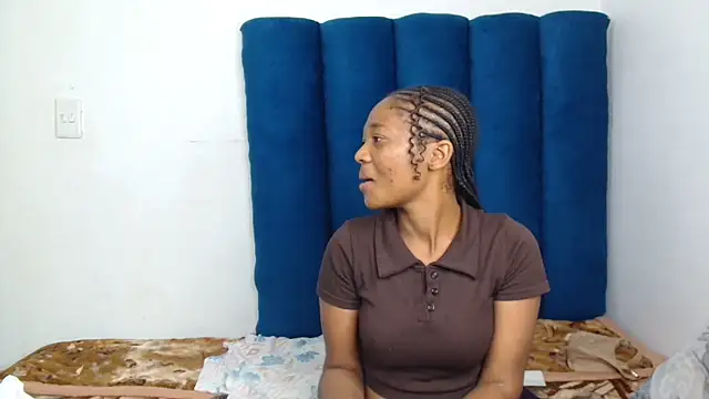 ForeverSexy  online show from April 4, 5:01 pm